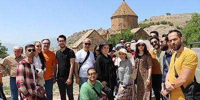 İranlı turizmciler Akdamar Adasına hayran kaldı