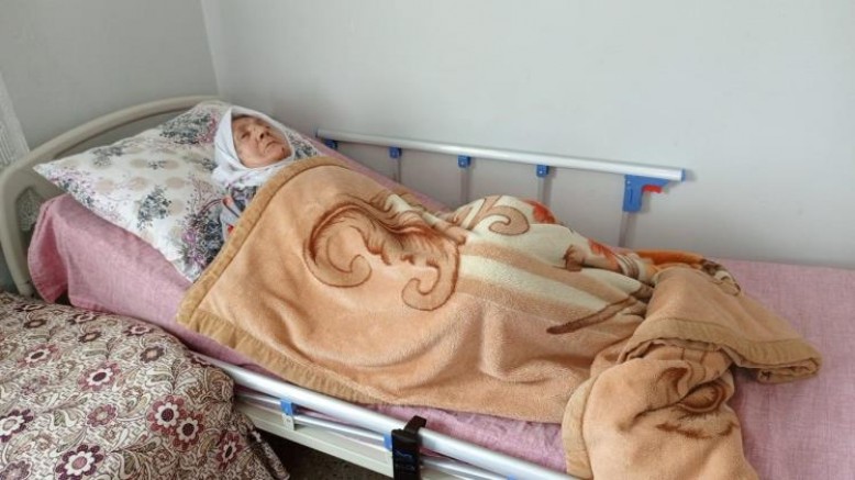 Vanlı Amcan'dan felçli kadına hasta yatağı