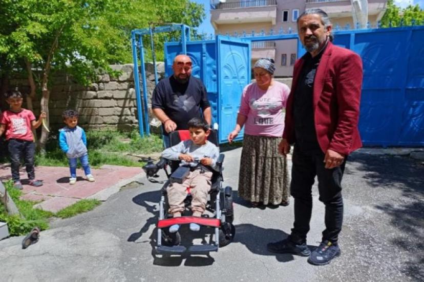 10 yaşındaki Miraç akülü sandalyesine kavuştu  