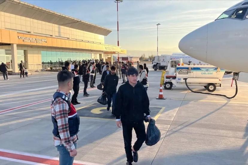 300 Düzensiz Göçmen Ülkelerine Sınır Dışı Edildi