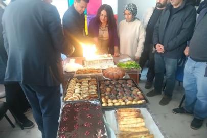 AK Parti İpekyolu Ar-Ge Birimi Öğretmenler Gününü kutladı