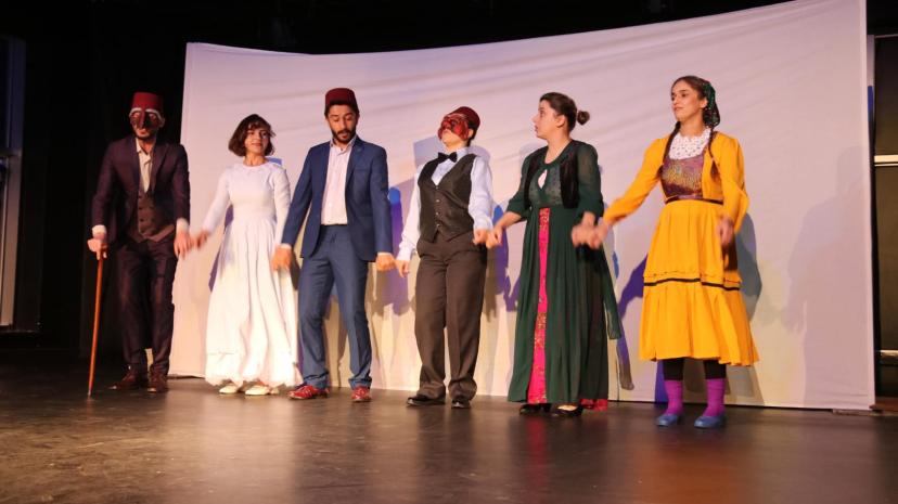 Kürtçe "Xulame Du Xudanan” tiyatro oyunu,   Edremit Belediyesi personeli için sahnelendi