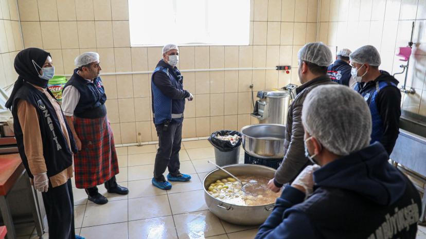 VAN BÜYÜKŞEHİR ZABITASINDAN GÜVENLİ GIDA İÇİN SIKI DENETİM