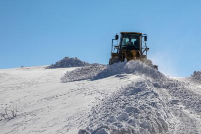 BÜYÜKŞEHİR BELEDİYESİ’NİN KARLA MÜCADELE ÇALIŞMALARI SÜRÜYOR