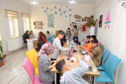 Çocuklar Sıfır Atık Atölyesinde Eğlenerek Üretiyor