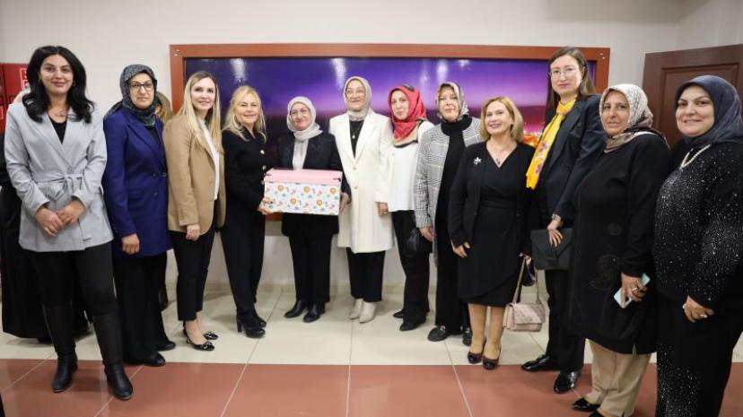 Demet Sabancı, Van’da kadın üreticilerle bir araya geldi