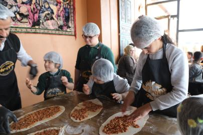 DOWN SENDROMLU BİREYLER MUTFAKTA KOLLARI SIVADI