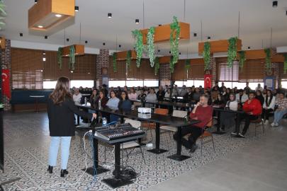 Edremit’te üniversite adayı öğrencilere seminer düzenlendi