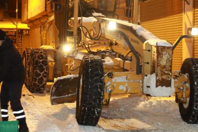 İpekyolu Belediyesinden Karla Mücadele İçin Gece Mesaisi