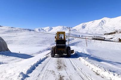 vAN BÜYÜKŞEHİR BELEDİYESİ KARLA MÜCADELE ÇALIŞMALARINI SÜRDÜRÜYOR