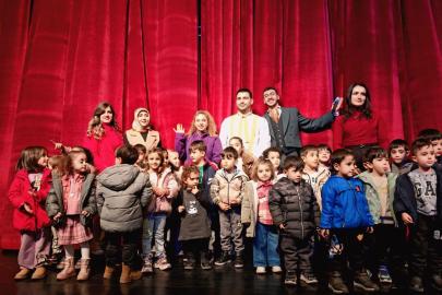 VAN BÜYÜKŞEHİR BELEDİYESİ KREŞ ÖĞRENCİLERİ AKROBASİ GÖSTERİSİNİ İZLEDİ