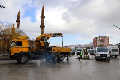 Van Büyükşehir Belediyesi'nden Sebze Hali Kavşağı'nda düzenleme