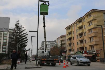 VAN BÜYÜKŞEHİR BELEDİYESİ’NDEN DEKORATİF SOKAK LAMBALARINA BAKIM VE ONARIM