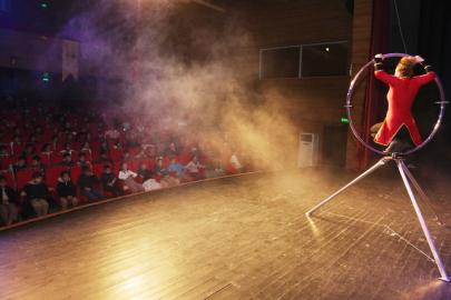 VAN BÜYÜKŞEHİR BELEDİYESİ’NDEN ÖĞRENCİLERE SAHNE SANATLARI GÖSTERİSİ