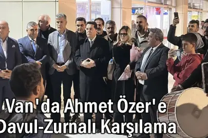 Van'da Ahmet Özer'e davul-zurnalı karşılama