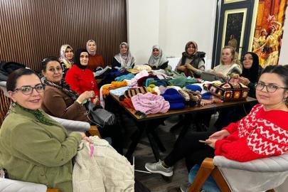 Vanlı kadınlar ihtiyaç sahipleri için ilmek ilmek örüyor