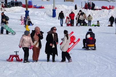 Abalı Kayak Merkezi yarıyıl tatilinde çocuklarla şenlendi