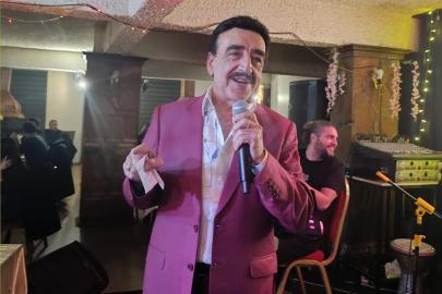 Arabesk müziğin usta ismi Hakkı Bulut Vanlı hayranlarıyla bir araya geldi