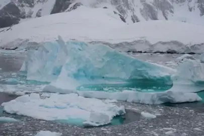 Bakan Kacır: "17 bilim insanı Antarktika'da özellikle iklim değişikliğine yönelik nitelikli araştırmalar gerçekleştirecekler"