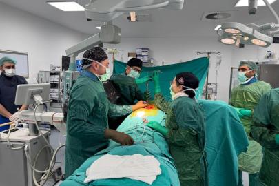 Bitlis Devlet Hastanesi’nde kapalı yöntemle omurga ameliyatı yapıldı