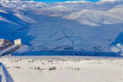 Dilimli Barajı buzla kaplandı