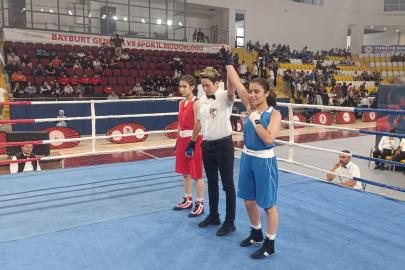 Edremitli boksörler Türkiye Şampiyonası’nda çeyrek finalde