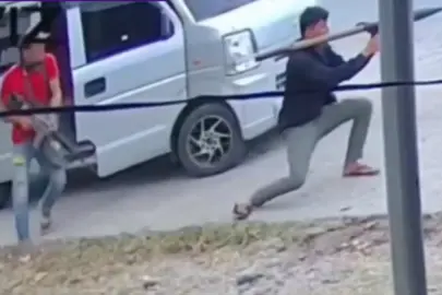 Filipinler'de belediye başkanının makam aracına roketatarlı saldırı