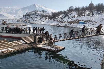 Akdamar Adasında iskele sıkıntısı turizmi olumsuz etkiliyor