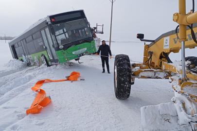 Kara Saplanan Halk Otobüsü Kurtarıldı