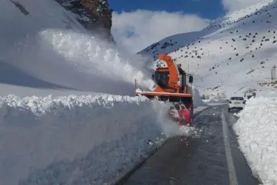 Karayolları ekipleri Çatak yolunu 5 günde kısmen açabildi