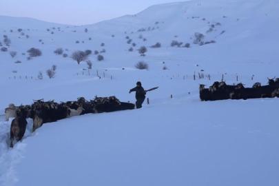 Karla kaplı mezrada mahsur kalan köylünün imdadına ekipler yetişti