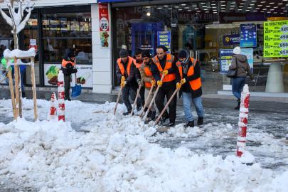 Van Büyükşehir Belediyesi Karla Mücadelede Büyük Ölçüde Tamamladı