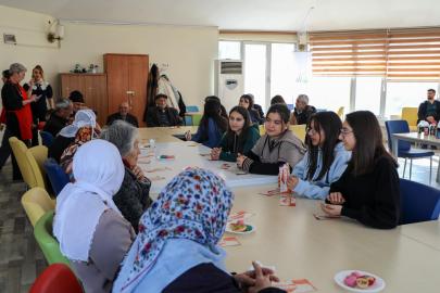 Yaşlı ve Alzheimer Hastalarına Taş Boyama Etkinliği