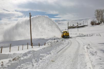 Van’da 220 yerleşim yerinin yolu kapalı