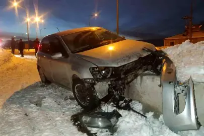 Van'da Trafik Kazası: 3 Yaralı