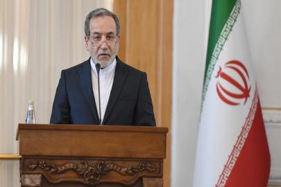 Arakçi: Teslim olmuyoruz çünkü İranlıyız