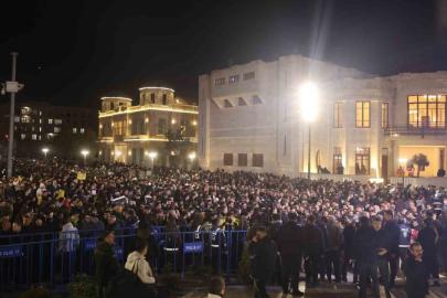 Asrın felaketinin 3'ünci yıl dönümünde Hatay'da binlerce kişi sessiz yürüyüş gerçekleştirdi