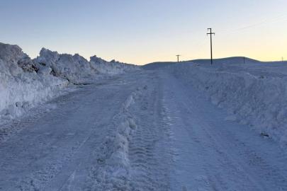 Bitlis'te kardan kapanan köy yolları yeniden açılıyor