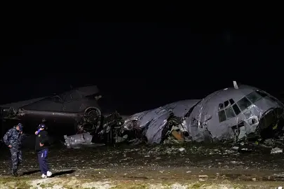 Bolivya'da para taşıyan askeri uçak düştü: En az 15 ölü