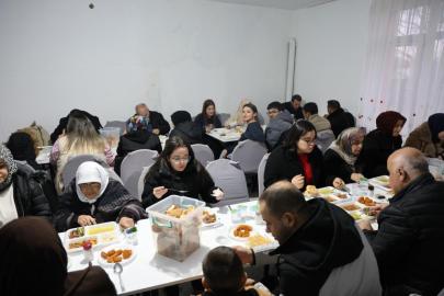 Bu köyde iftar vakti evlerde yemek pişirmek yasaklandı