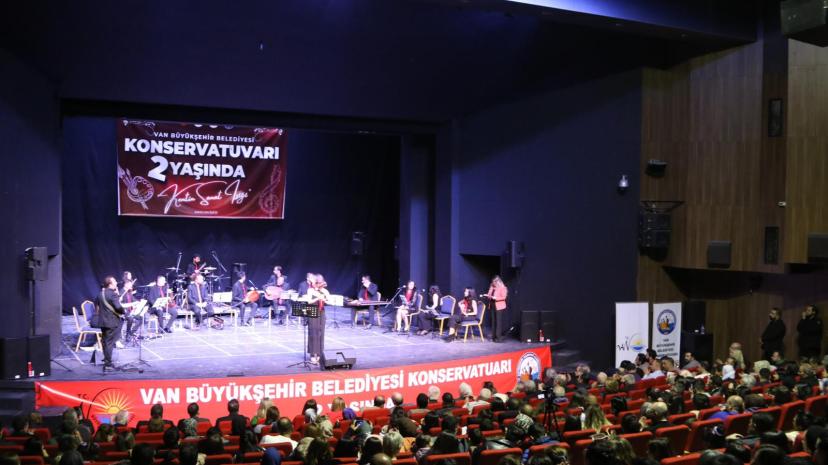 BÜYÜKŞEHİR BELEDİYESİ KONSERVATUVARI KURULUŞUNUN 2. YIL DÖNÜMÜNÜ KUTLADI