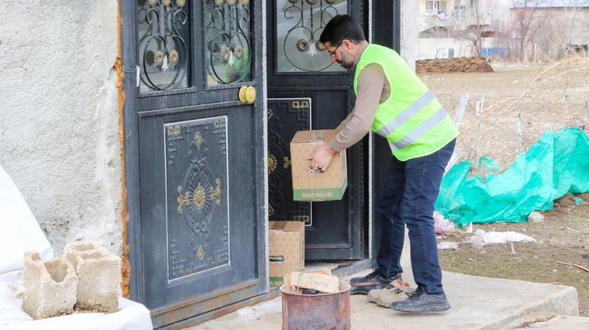 BÜYÜKŞEHİR BELEDİYESİ'NDEN İHTİYAÇ SAHİBİ AİLELERE RAMAZAN KOLİSİ DESTEĞİ