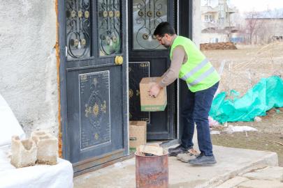 BÜYÜKŞEHİR BELEDİYESİ'NDEN İHTİYAÇ SAHİBİ AİLELERE RAMAZAN KOLİSİ DESTEĞİ