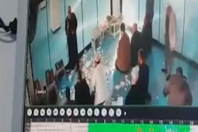 Camide cemaatin üzerine asma tavan parçaları düştü