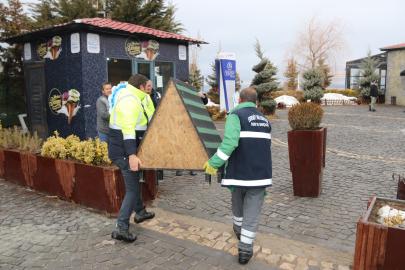 Edremit Belediyesi  ilçenin dört bir yanına onlarca Kedi Evi bıraktı