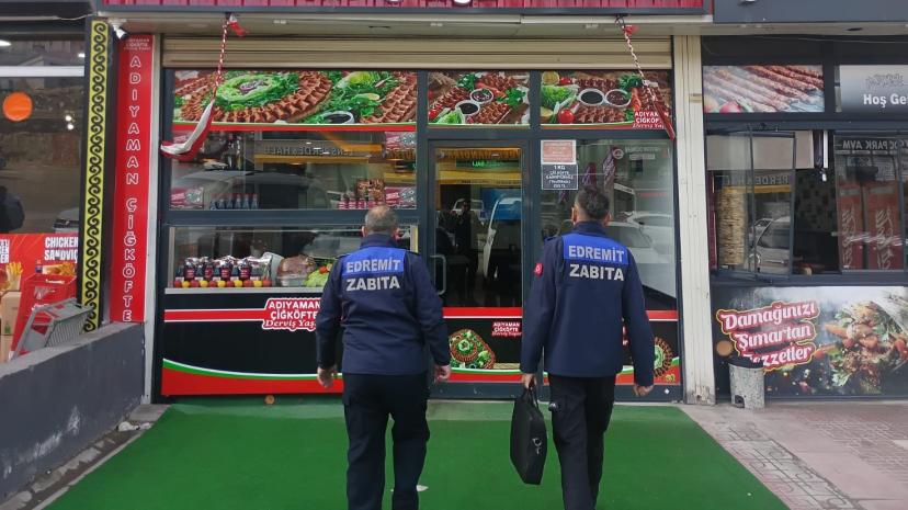 Edremit’te çiğ köfte işletmeleri denetlendi