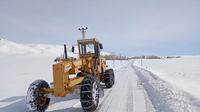 Erçek’te Kapanan Yollar Ulaşıma Açıldı