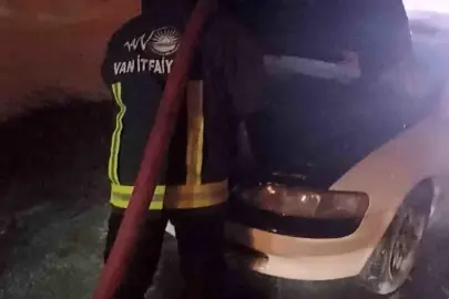 Erciş'te Otomobil Yangını