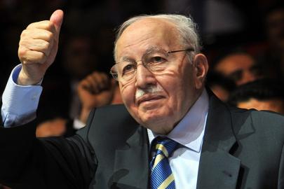 Eski Başbakanlardan Necmettin Erbakan mezarı başında anıldı