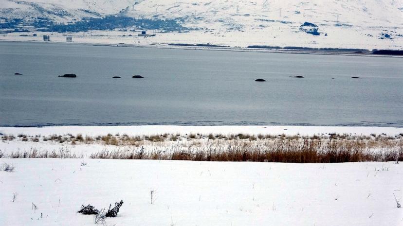 Flamingoların konaklandığı Van Gölü'nde geri çekilme ile birlikte adacıklar oluştu
